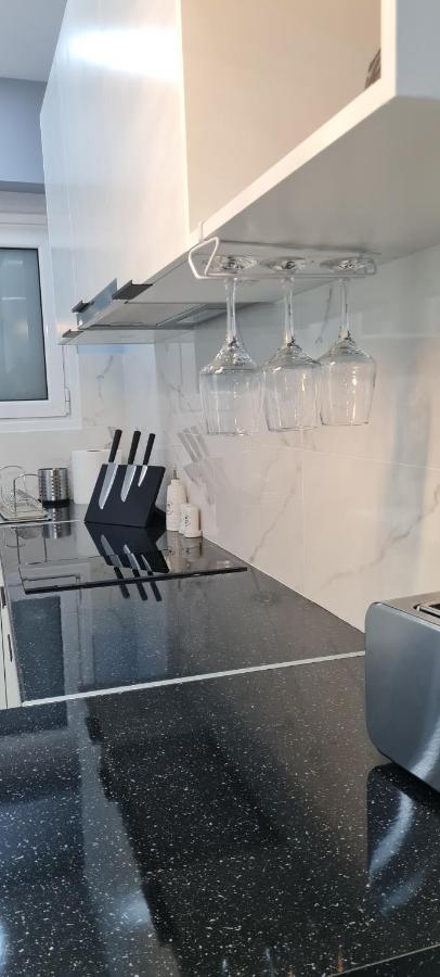 Cozy Apartment With Garden Near Town Center, Fully Renovated. Athena Bagian luar foto