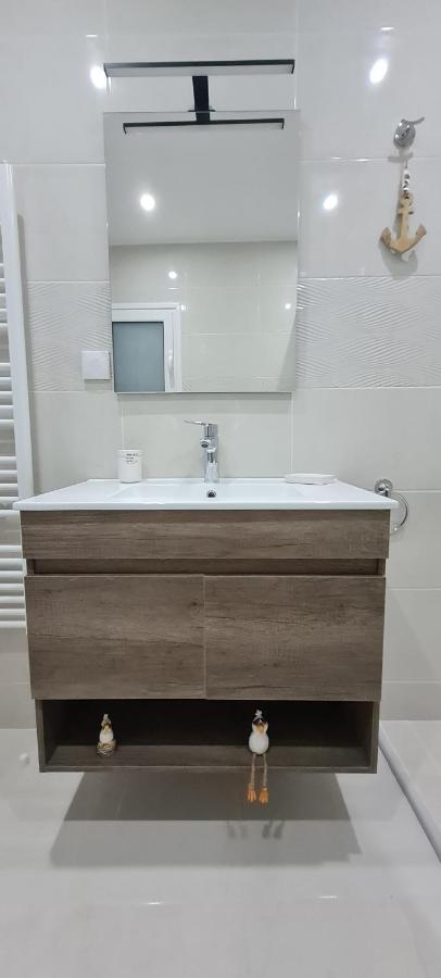 Cozy Apartment With Garden Near Town Center, Fully Renovated. Athena Bagian luar foto