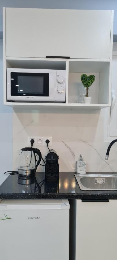 Cozy Apartment With Garden Near Town Center, Fully Renovated. Athena Bagian luar foto